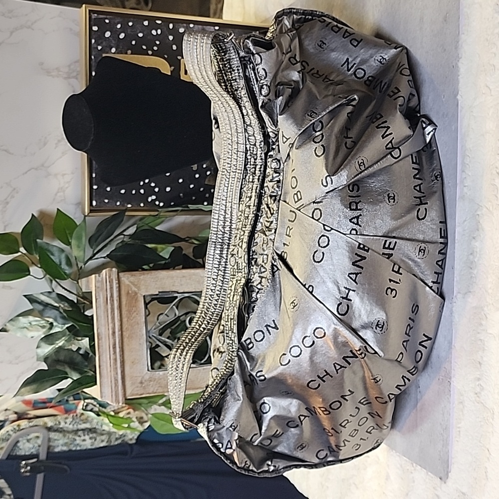 TRADE Chanel Hobo style handbag - Picture 2 of 16